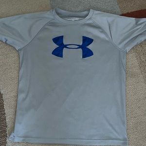 Boys Under Armour loose fit T-shirt size L